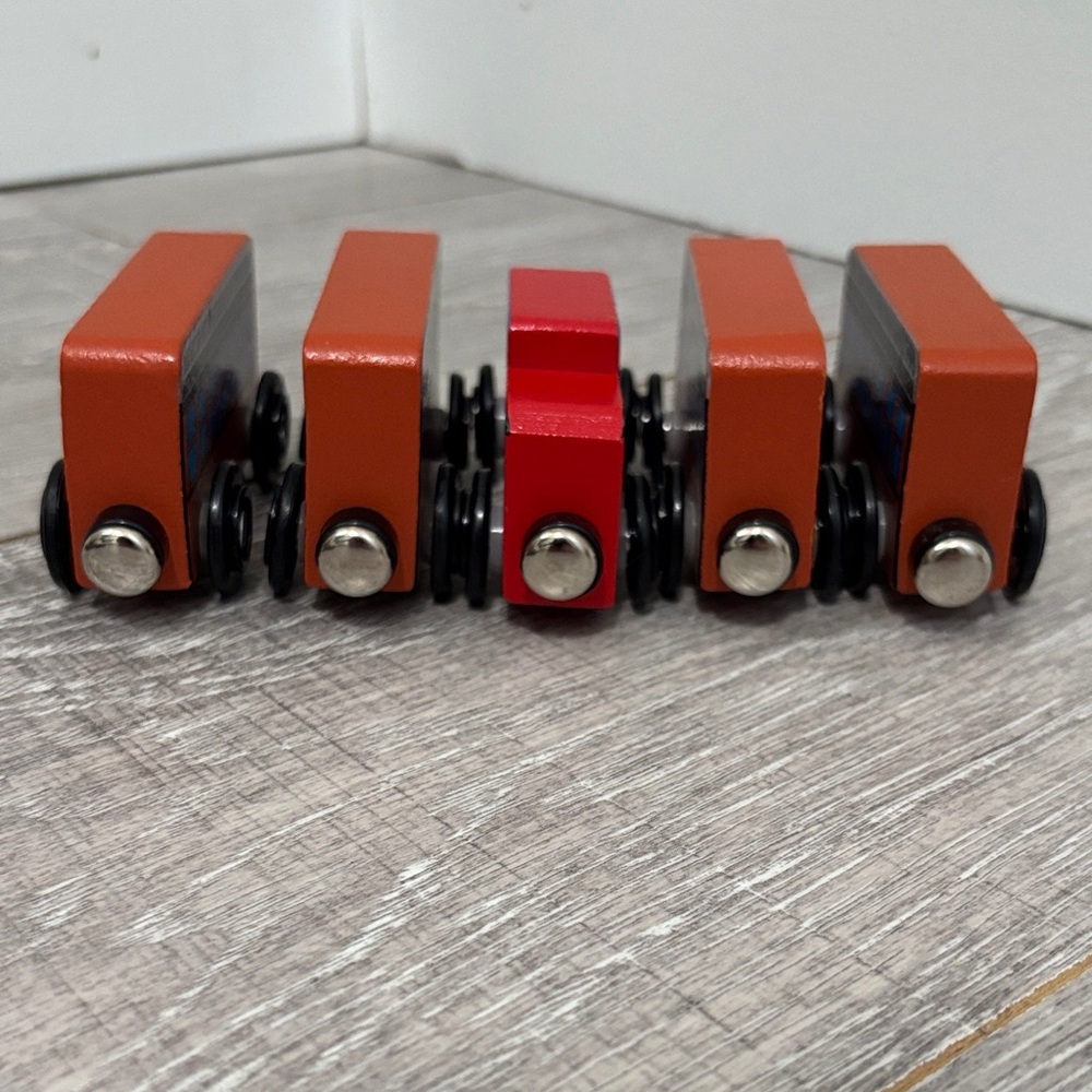 Lot of Magnet Train Cars - Picture 5 of 7